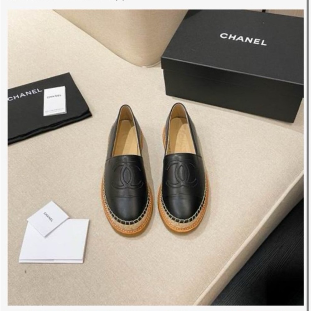 CHANEL Black and Tan Women Espadrilles - Picture 3 of 7